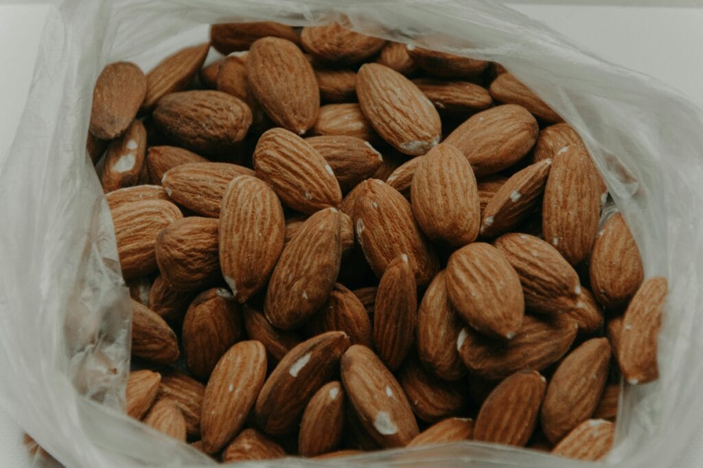 kacang almond makanan sehat penambah energi seharian